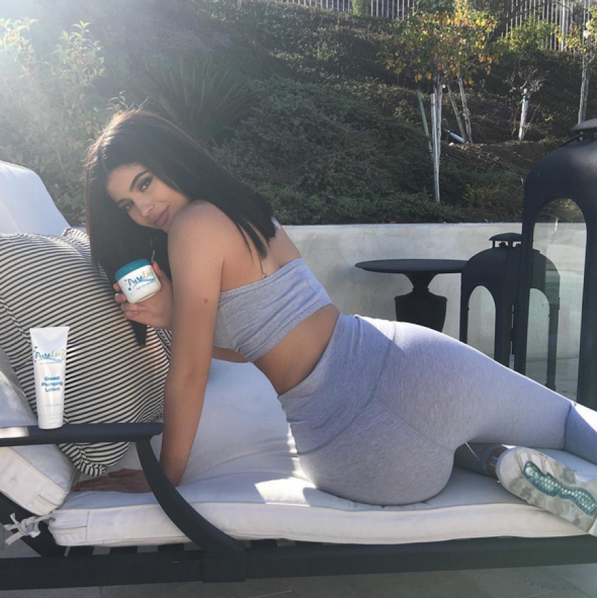 Sex sells. Das weiß auch Kylie und zeigt, wie man mit nur einem Instagram-Post mehrere tausend Dollar einstreicht...