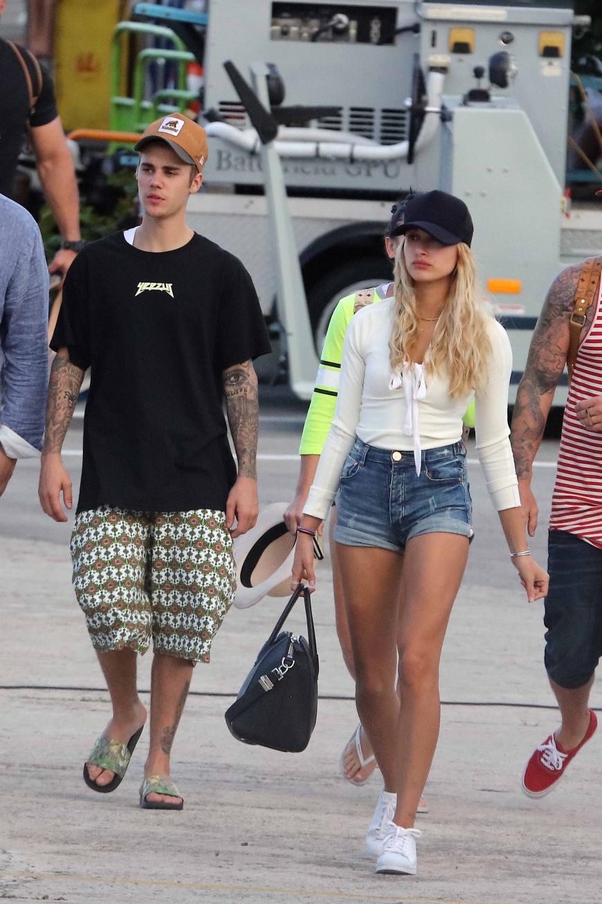 Eigentlich könnte es für den 21-Jährigen nicht besser laufen: Seit Kurzem soll er mit Model Hailey Baldwin zusammen sein.