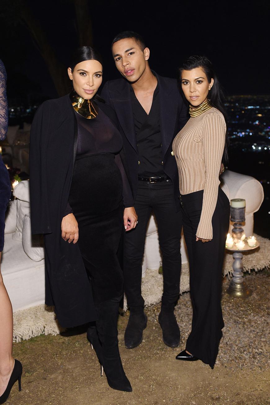 Enger Familienfreund: Balmain-Designer Olivier Rousteing mit Kim und Kourtney Kardashian.