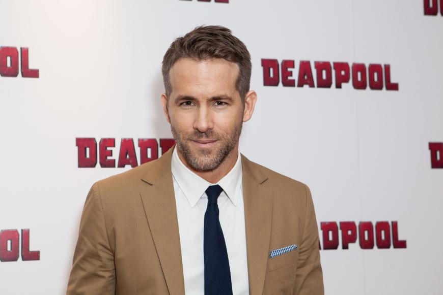 Eigentlich sieht Ryan Reynolds ja schon sehr sexy aus.