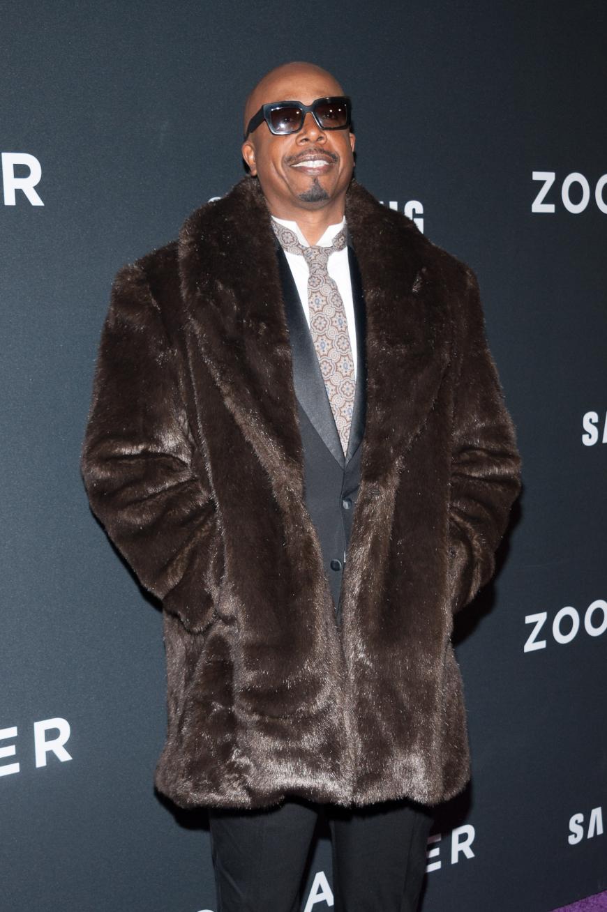 MC Hammer ganz standesgemäß für einen echten Rapper im Pelzmantel