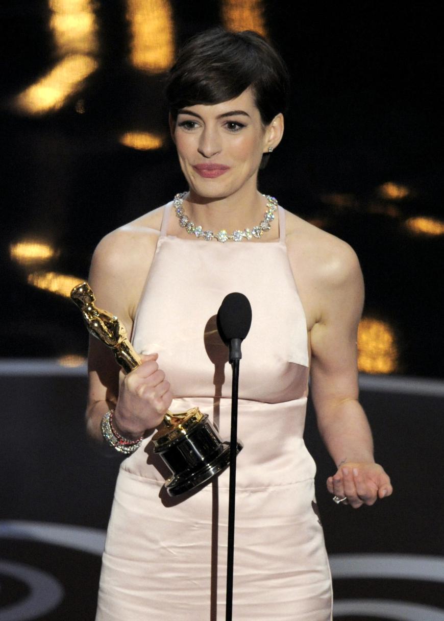 Auch Anne Hathaway bedankte sich 2013 in aller Ausführlichkeit für ihre Trophäe.