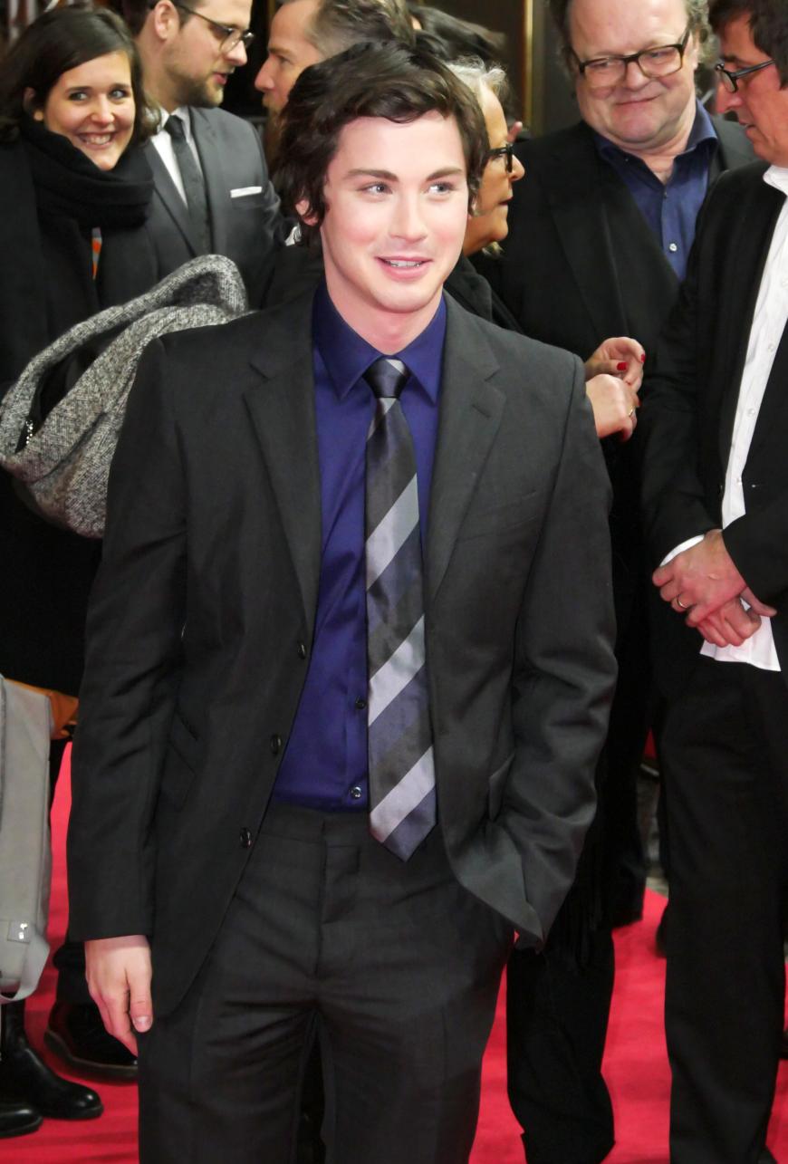 Logan Lerman auf dem roten Teppich.