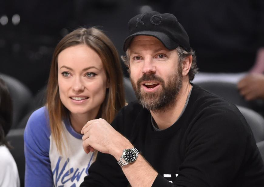 Auch Olivia Wilde und Jason Sudeikis sind live in der ersten Reihe dabei!