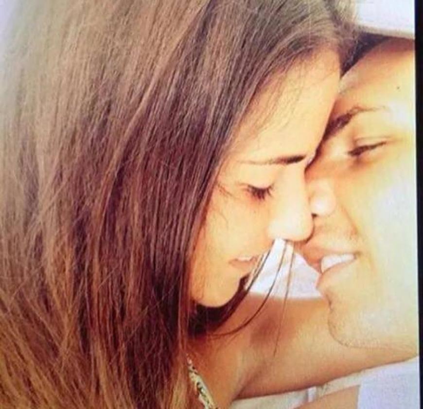 Pietro Lombardi ist kein Freund des Valentinstags. Trotzdem postet er einen Turtel-Schnappschuss mit Sarah Engels und schreibt dazu: „Auch wenn dieser Tag keine Bedeutung für mich hat und Sarah keine Rose bekommen hat. Und sie findet es auch gut so.