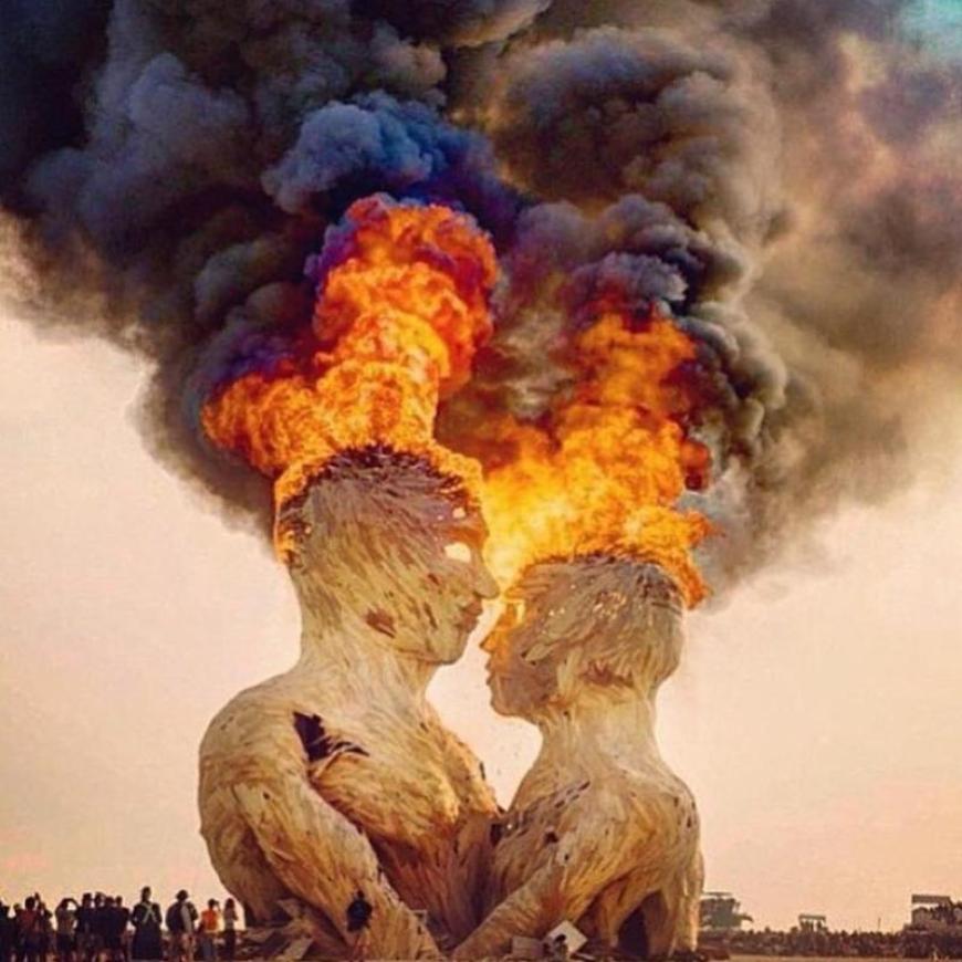 „Great minds think alike. This is us. Happy Valentines Day @enmemetemps