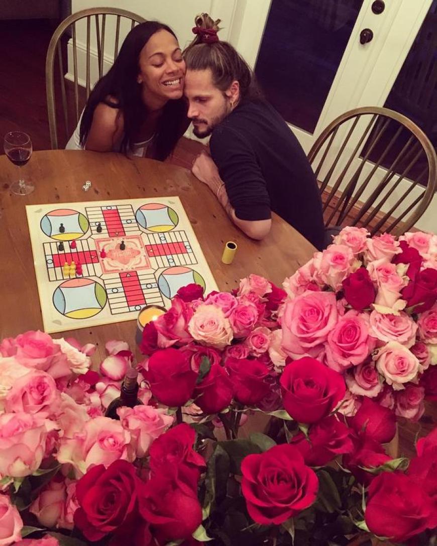 Zoe Saldana schreibt einen blumigen Gruß an ihren Liebsten: „Would not wish any companion in the world but you.