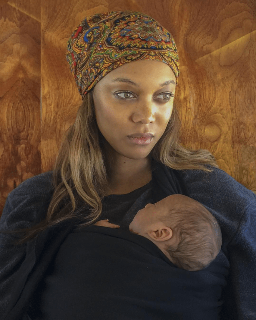 Für Tyra Banks ist endlich der Wunsch nach einem Kind in Erfüllung gegangen. Stolz zeigt sie ihren Sohn York.