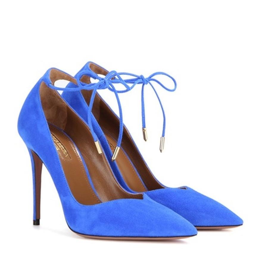 Pumps mit Schnürung aus Veloursleder von Aquazzura über mytheresa, ca. 495 €
