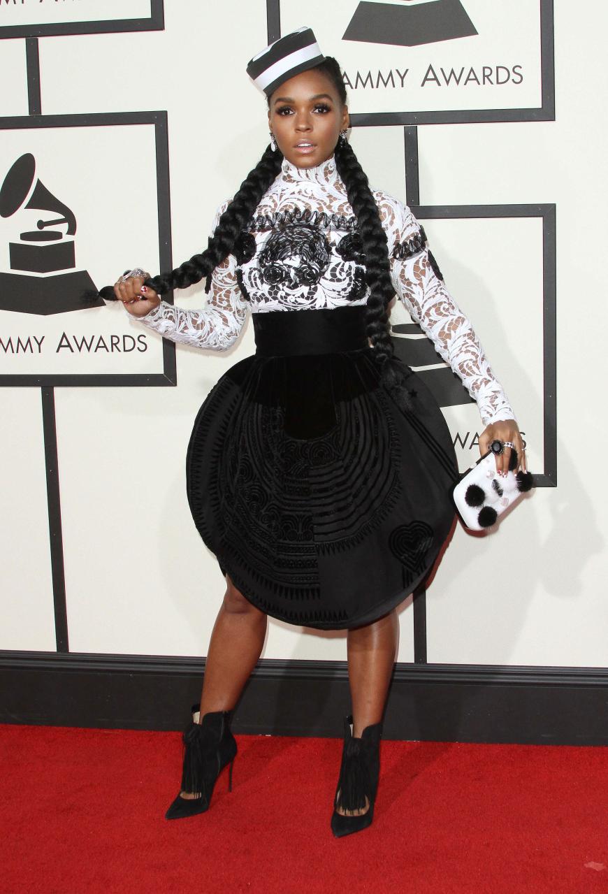 Soul- und Funk-Sängerin Janelle Monae hatte sich definitiv zu viel Gedanken über ihr Outfit gemacht und schoss übers Ziel hinaus.