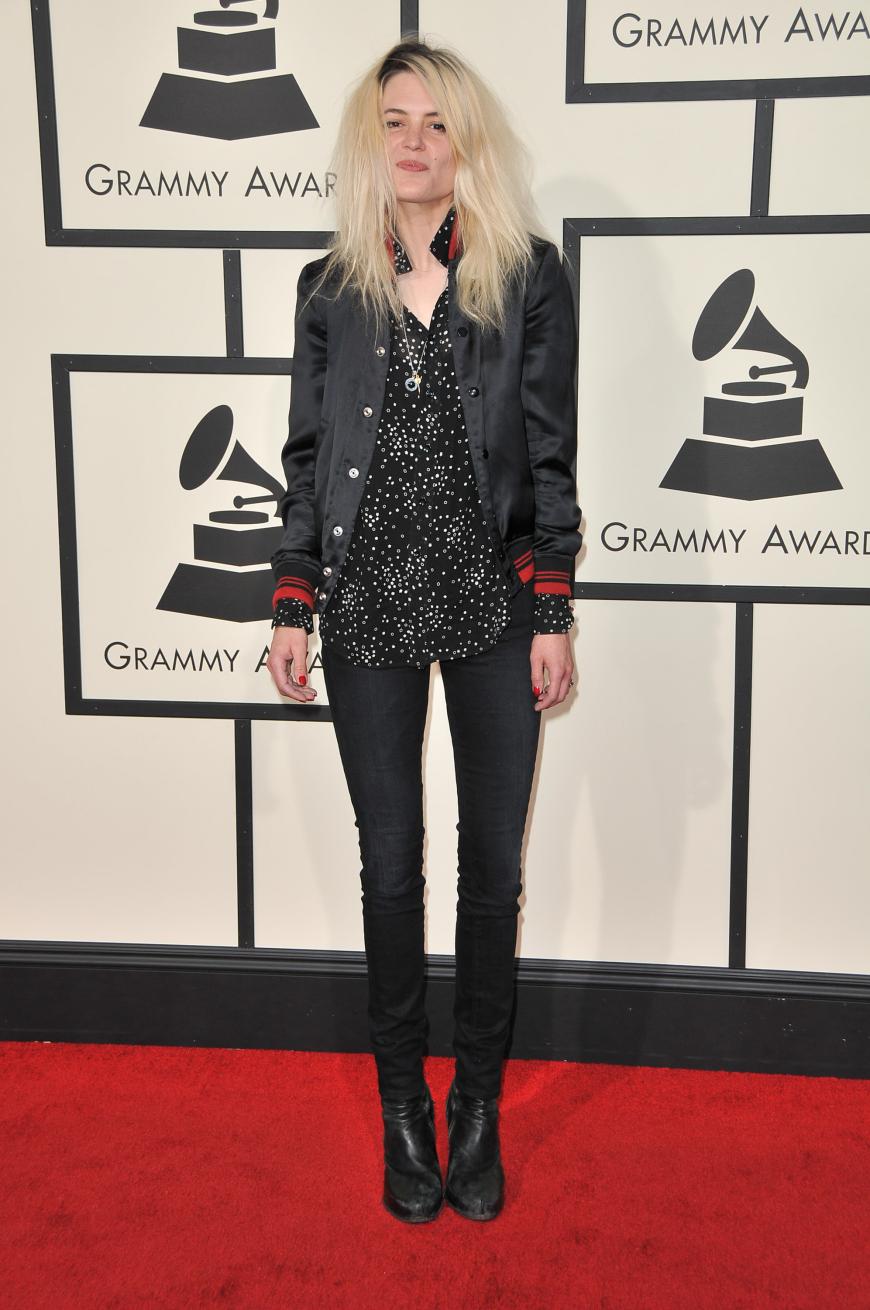 The-Kills-Sängerin Alison Mosshart kam in einem unspektakulären Outfit, bei dem trotzdem kaum etwas zusammenpasste.
