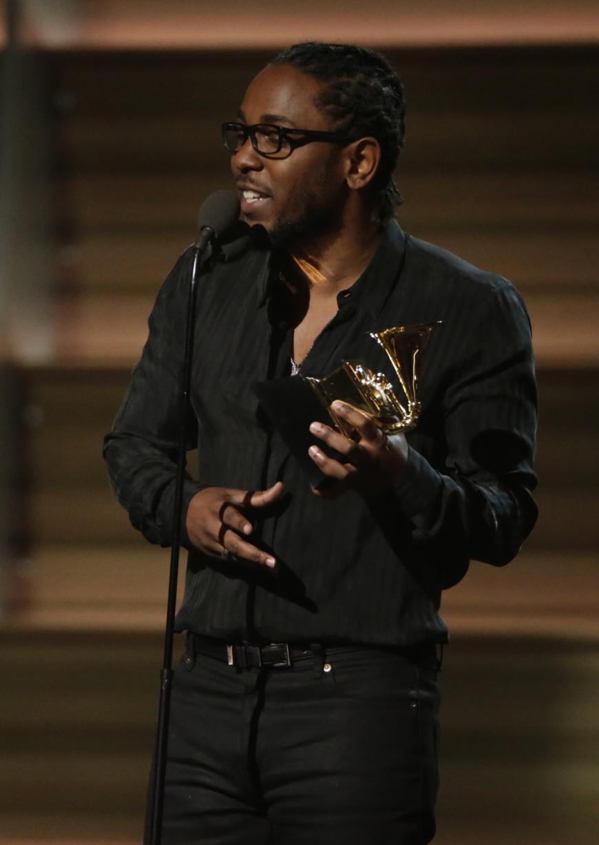 Sein Rap-Kollege Kendrick Lamar galt mit elf Nominierungen als heißer Favorit. Ganze fünf Grammys konnte der Musiker für sich beanspruchen.