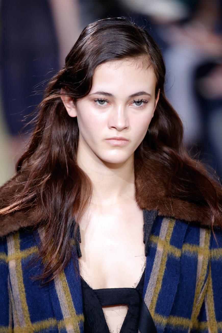 Maybelline Global Makeup Artist Yadim kreierte den Fliegenbeine-Trend für die Show von Jason Wu bei der New York Fashion Week.