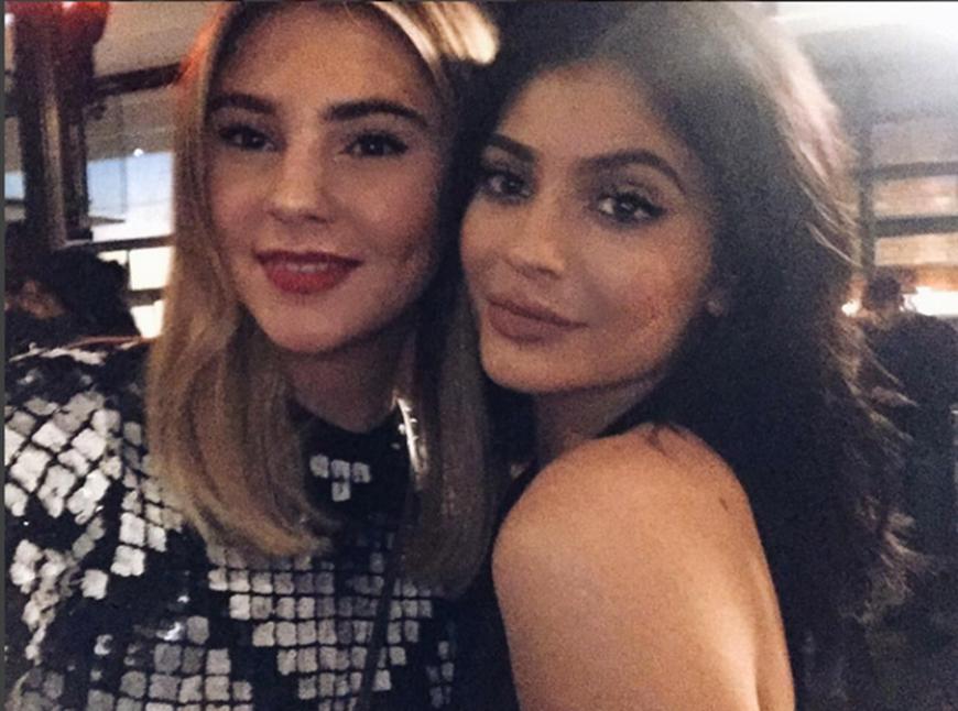 Auch Schwester Kylie Jenner hatte Zeit für ein Selfie mit der deutschen Beauty.