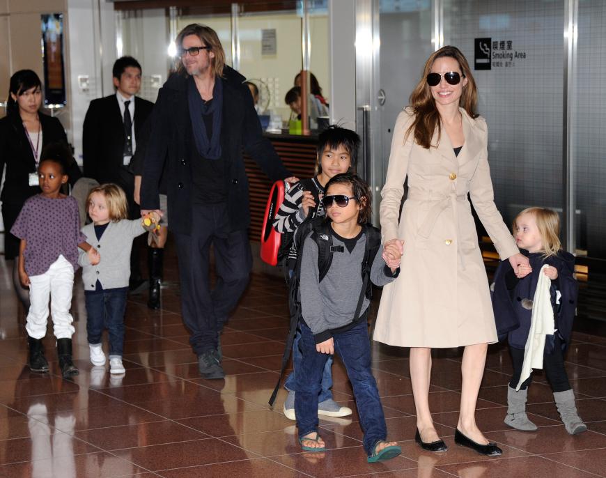 Heute sind sie und Brad Pitt Eltern von sechs Kids.