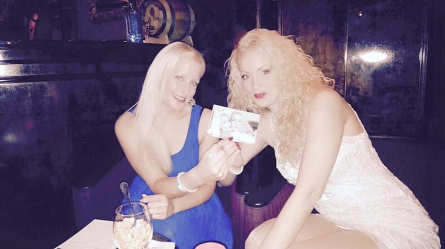 Mit Kandidatin Viviane Ottemann (l.) verbindet sie nun eine enge Freundschaft.