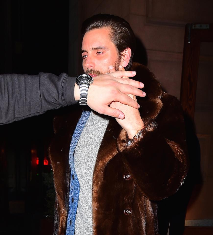Scott Disick schafft es einfach nicht, clean zu werden. Selbst der Rehab-Aufenthalt hat offenbar nichts gebracht. Der Ex von Kourtney Kardashian feiert einfach munter weiter. Hier ist der selbsternannte „Lord