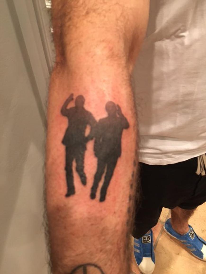 ... sondern auch zwei Schattenfiguren am Arm.