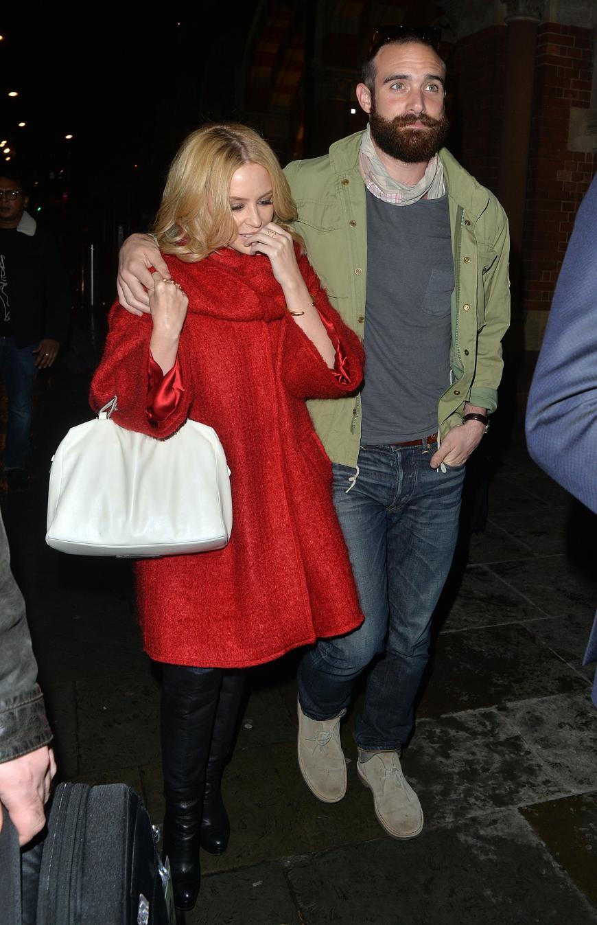 Kylie Minogue und Joshua Sasse wollen den großen Schritt wagen.