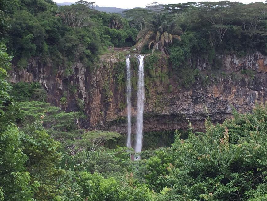 Wunderschön war der Charamel Wasserfall! Beeindruckend, wie sich der Riviére de Cap 100 Meter in die Tiefe stürzt! Das Naturspektakel kostet aber leider was: 300 Rupie pro Person (umgerechnet ca 7 Euro).
