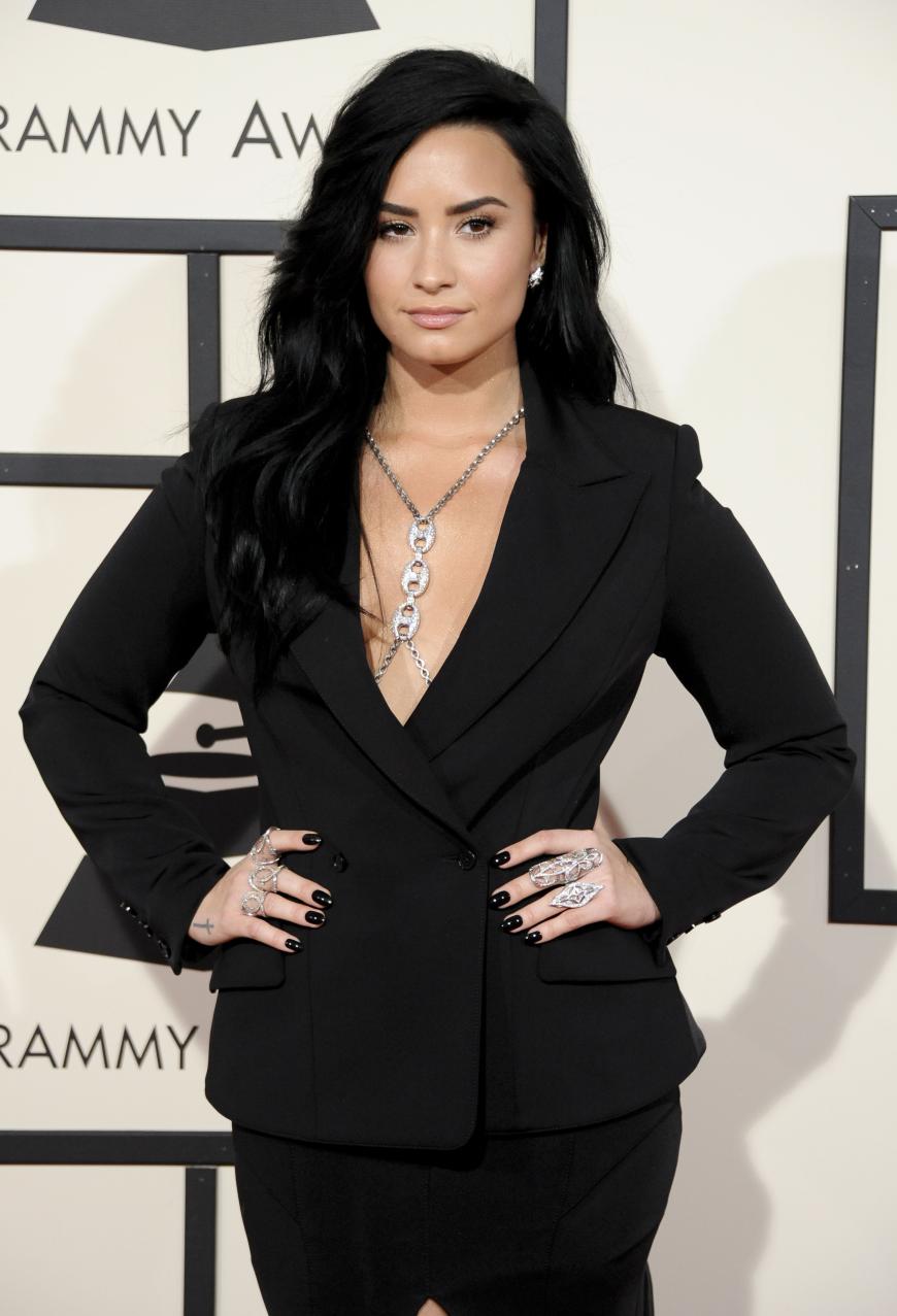 Sängerin Demi Lovato lieferte sich in den Sozialen Netzwerken eine Diskussion über Taylor Swifts Spende an Kesha.