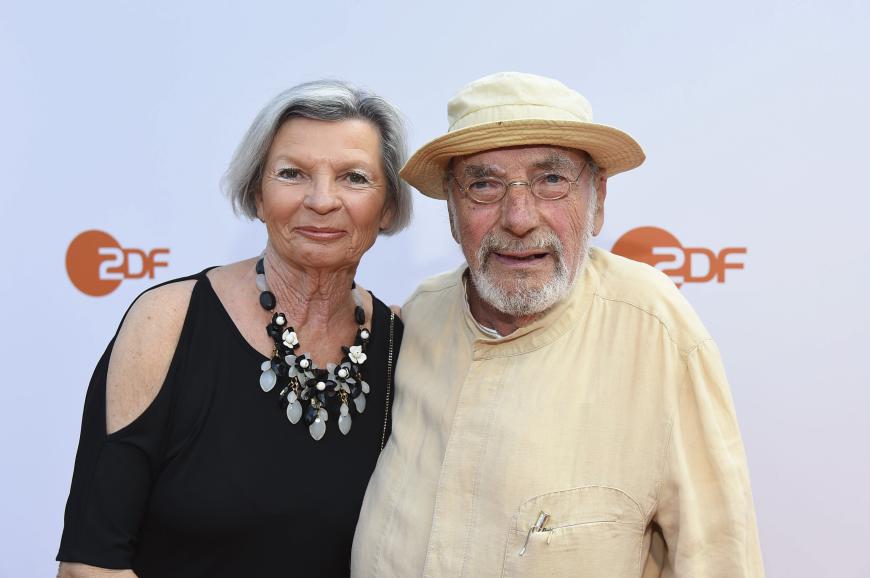 Peter Lustig hinterlässt seine Ehefrau Astrid Berge sowie vier Kinder und neun Enkel.