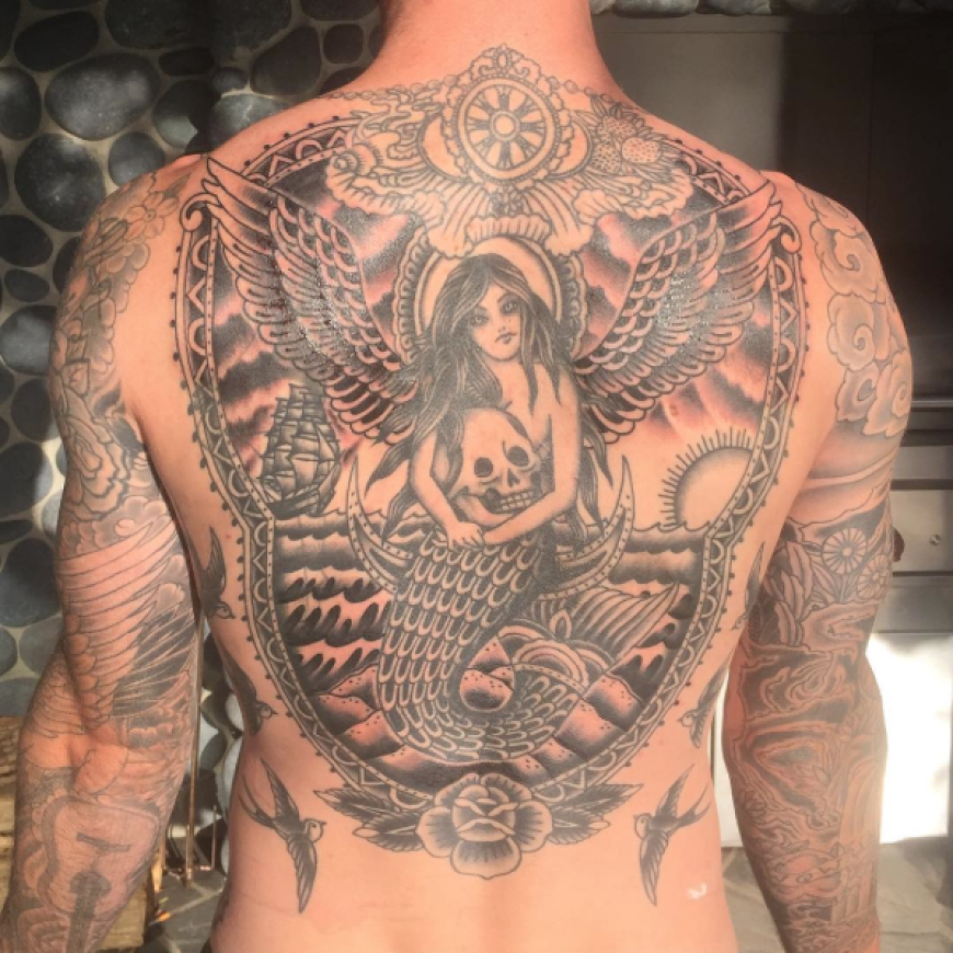 Sechs Monate dauerte es, bis dieses gigantische Körperkunstwerk fertig gestochen war. Welchen Promi-Body ziert es?