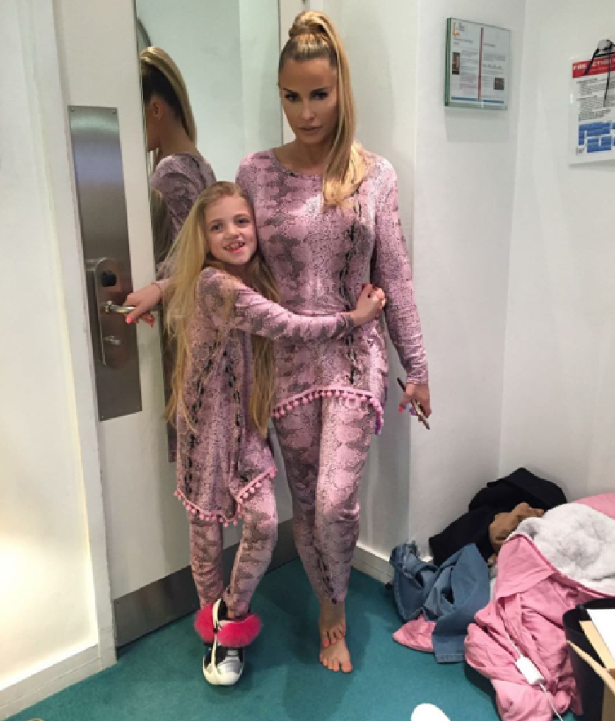 Katie Price und ihre Tochter übertreiben es gerne mal mit dem Make-up.