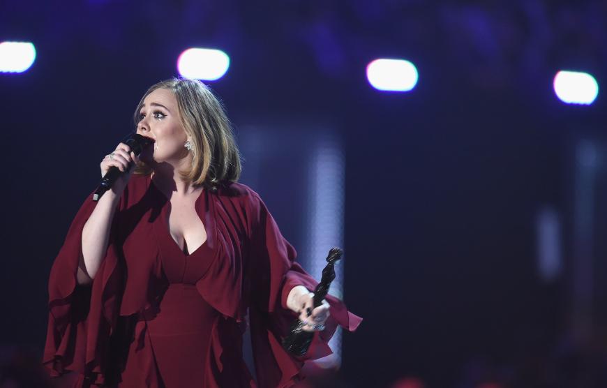 Adele nahm unter Tränen ihren Preis entgegen.
