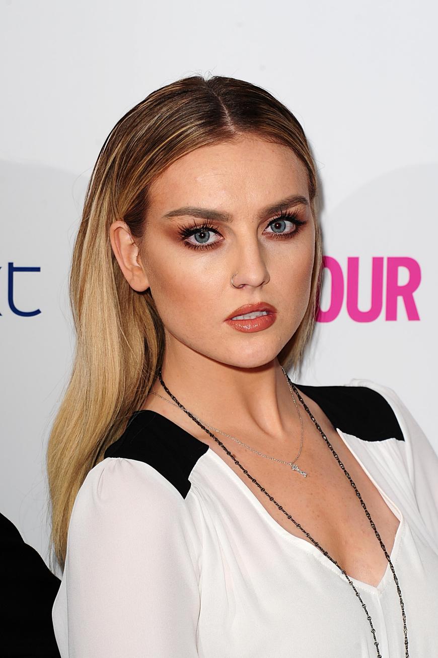 Autsch! Perrie Edwards hat sich selbst in Brand gesteckt.