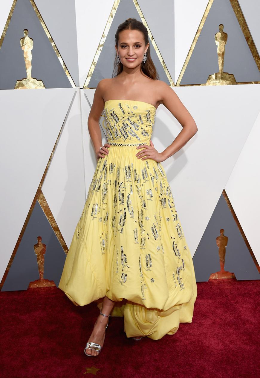 Alicia Vikander erinnerte in ihrem zartgelben Kleid von Louis Vuitton an Belle aus