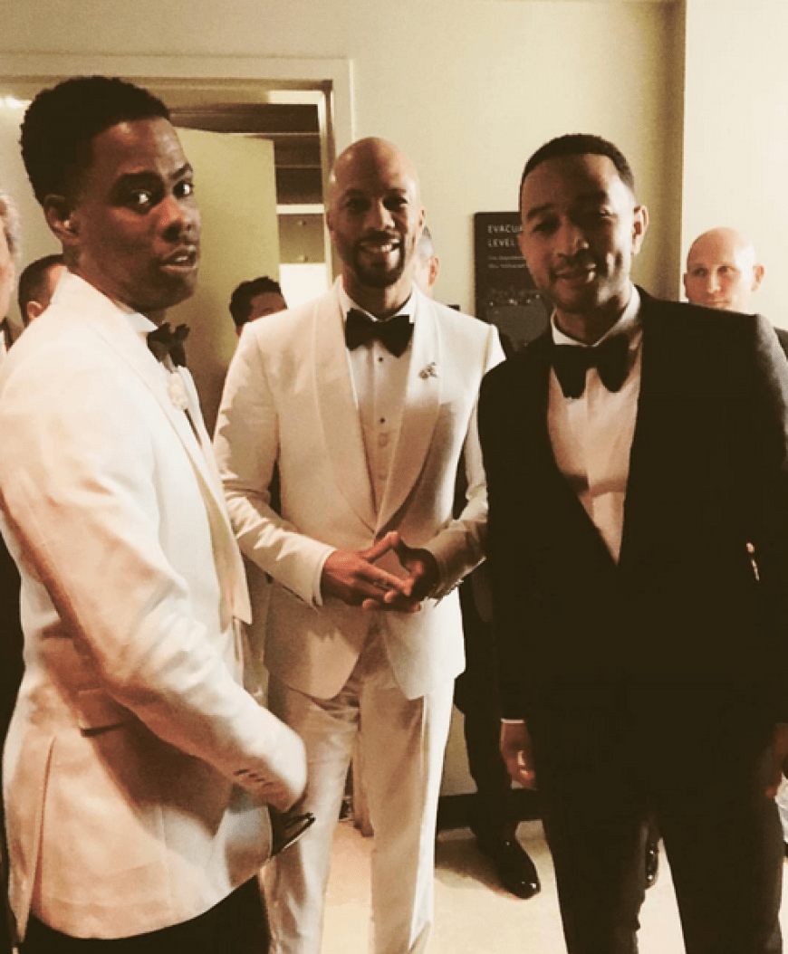 Gratulation! John Legend beglückwünscht Freund und Kollegen Chris Rock zu dessen gelungener Oscar-Moderation.