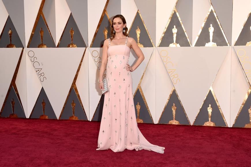 Emily Blunt kam ohne Begleitung ihres Ehemannes John Krasinski. Der blieb vermutlich zu Hause um auf die zweijährige gemeinsame Tochter Hazel aufzupassen.