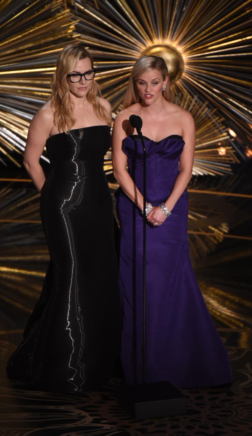 Kate Winslet und Reese Witherspoon auf der Oscar-Bühne.