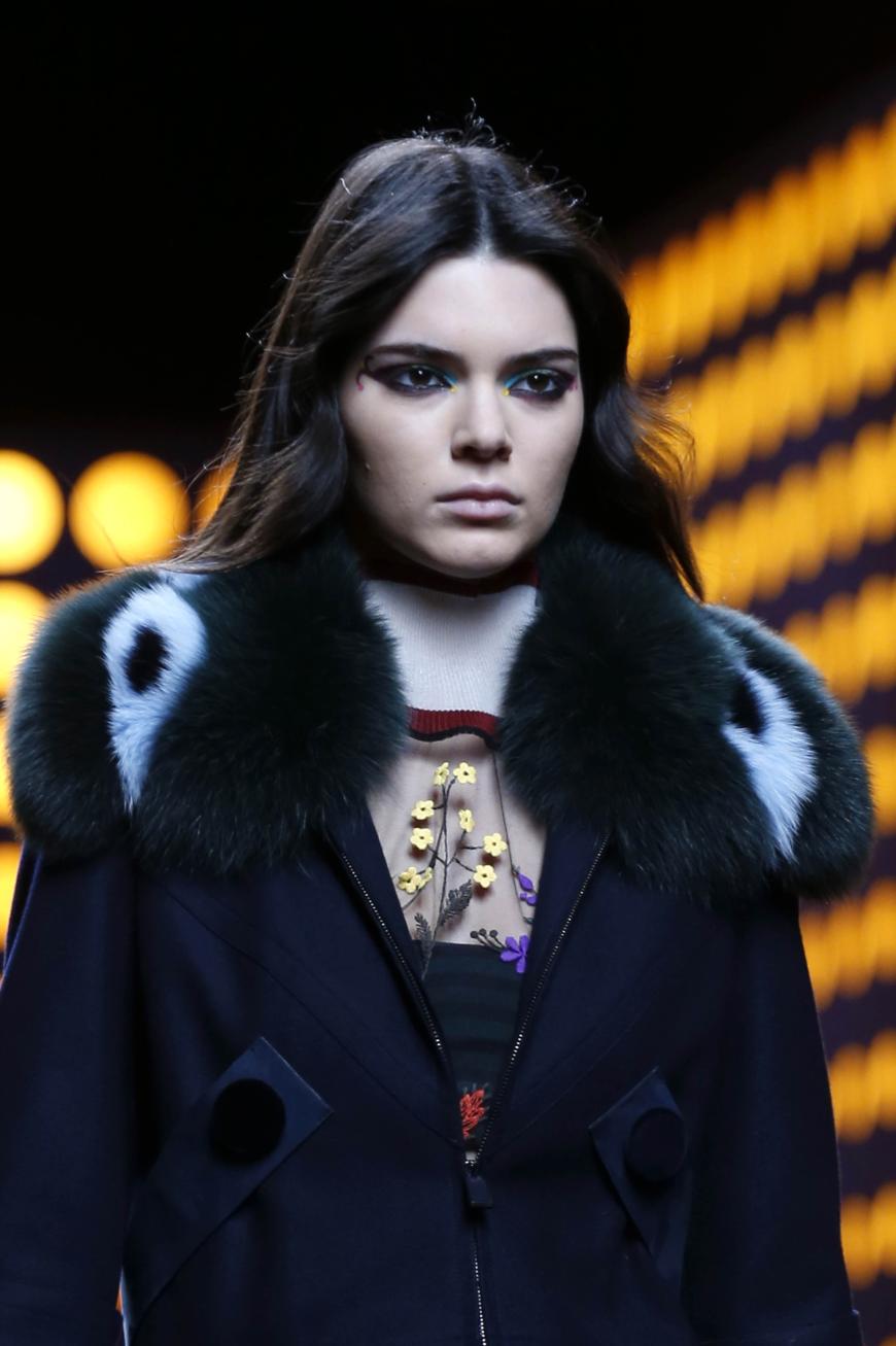 Schreck-Sekunde für Kendall Jenner: Der Kardashian-Spross konnte einem schlimmen Unfall gerade noch entgehen. 