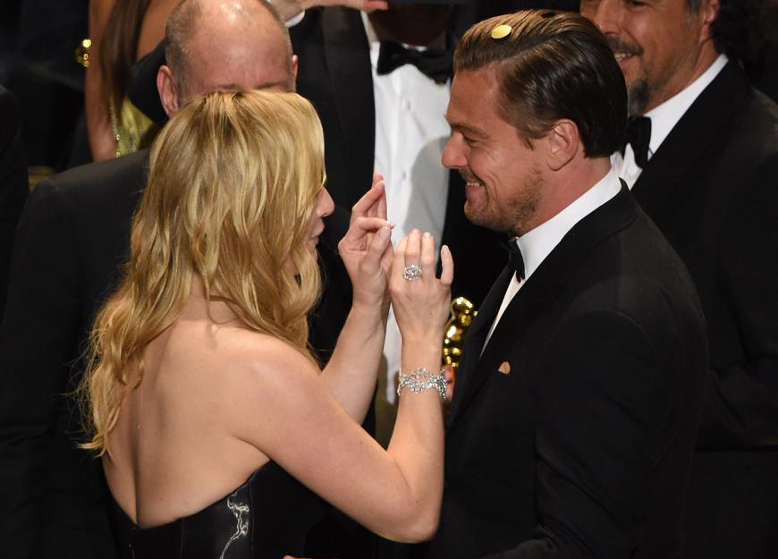 Kate Winslet freut sich sichtlich für ihren langjährigen Freund und Kollegen.