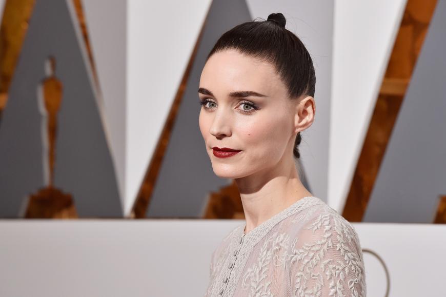 Rooney Mara wählte einen super strengen Look.