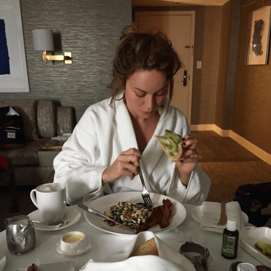 Brie Larson gönnt sich ein anständiges Frühstück, um fit für die große Verleihung zu sein.