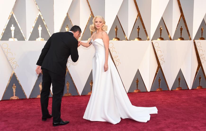 Der Schauspieler zeigte sich bei den Oscars 2016 als wahrer Gentleman.