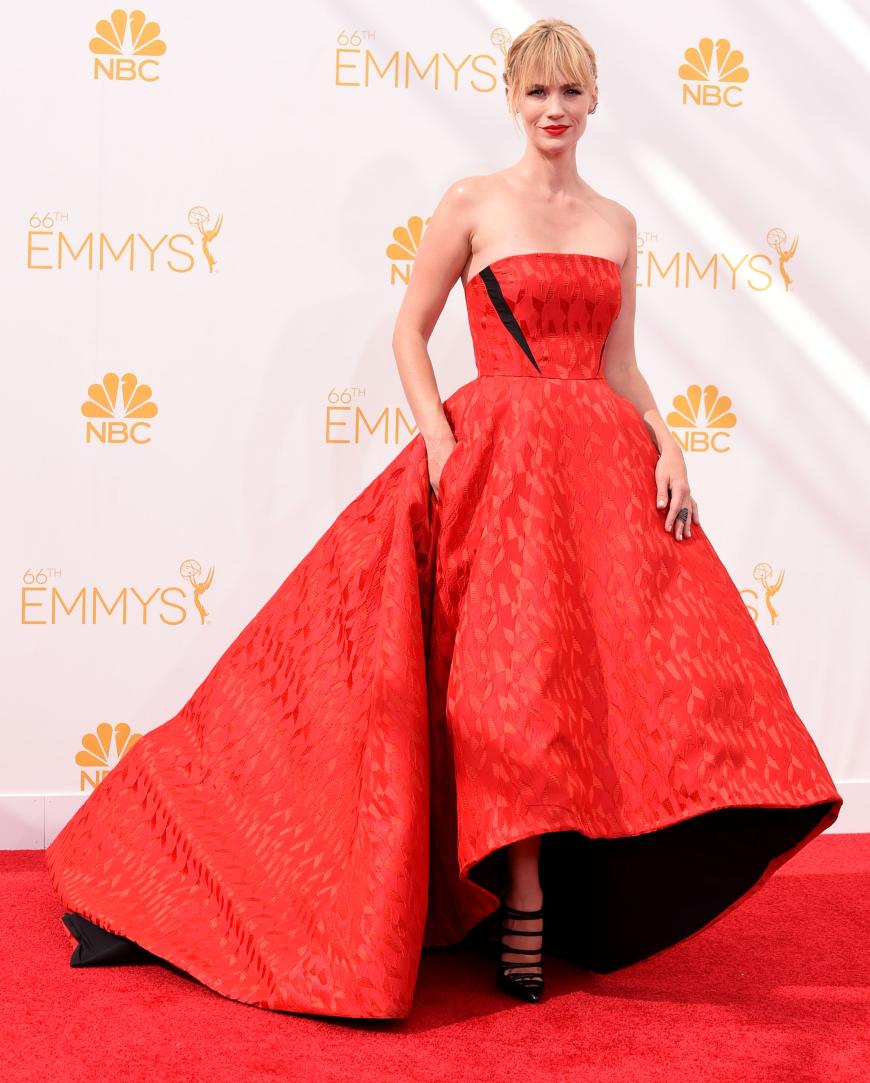 Die 38-jährige Schauspielerin January Jones setzt auf einen fransig-coolen Style für ihr ovales Gesicht