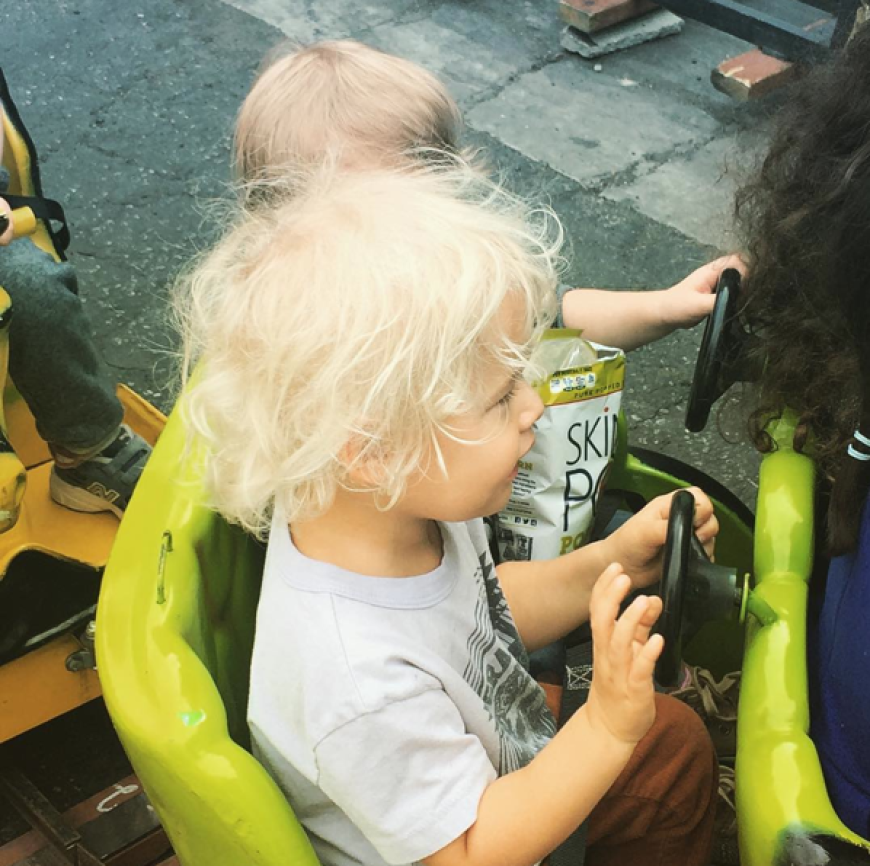 Der kleine Wyatt darf sich auf ein kleines Geschwisterchen freuen.