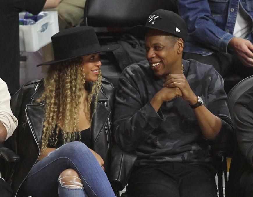 Beyoncé und Jay Z haben beim Clippers-Spiel nur Augen füreinander.