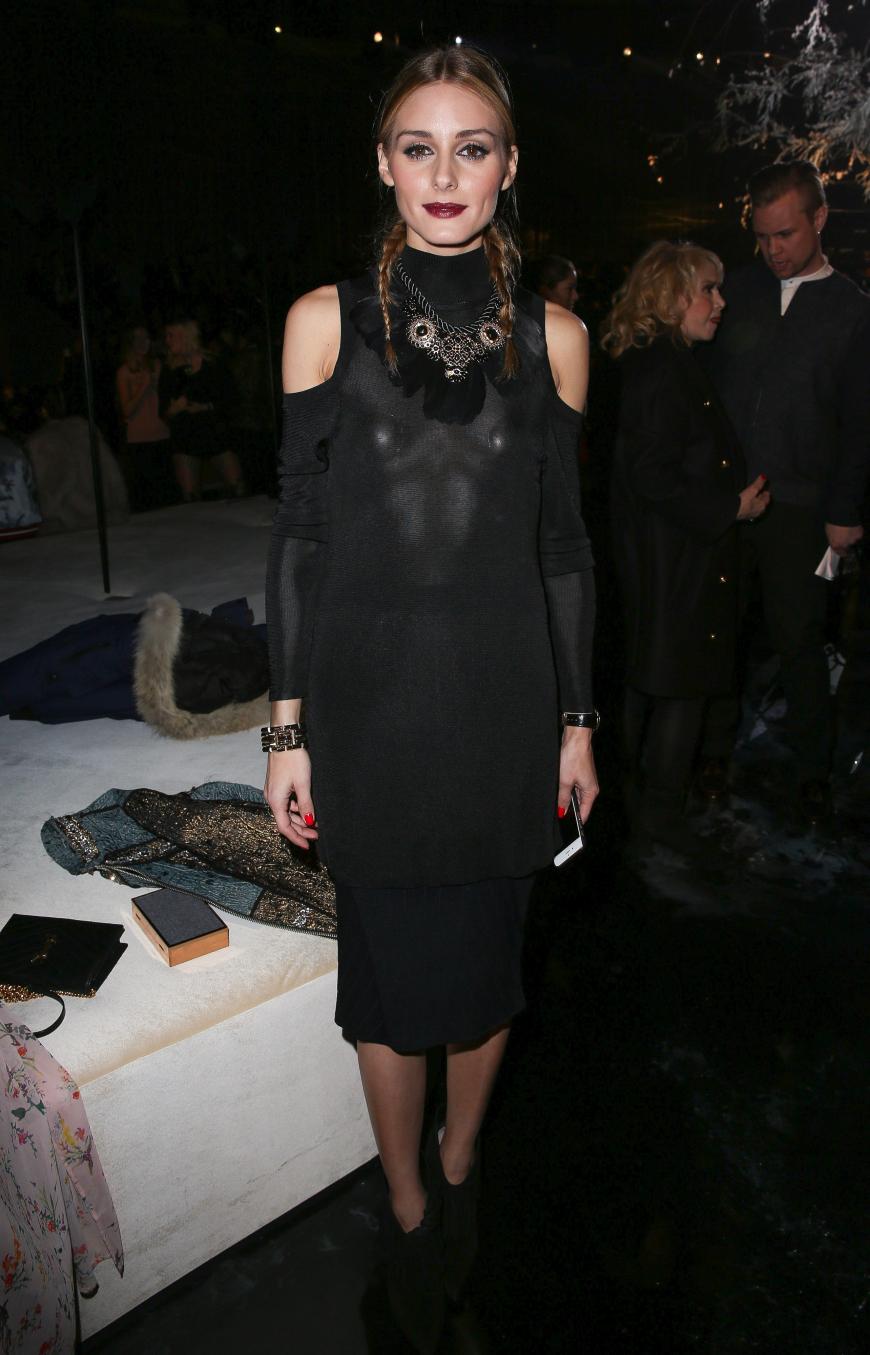 Olivia Palermo zeigt sich in einem durchsichtigen Kleid bei der H&M-Show in Paris.