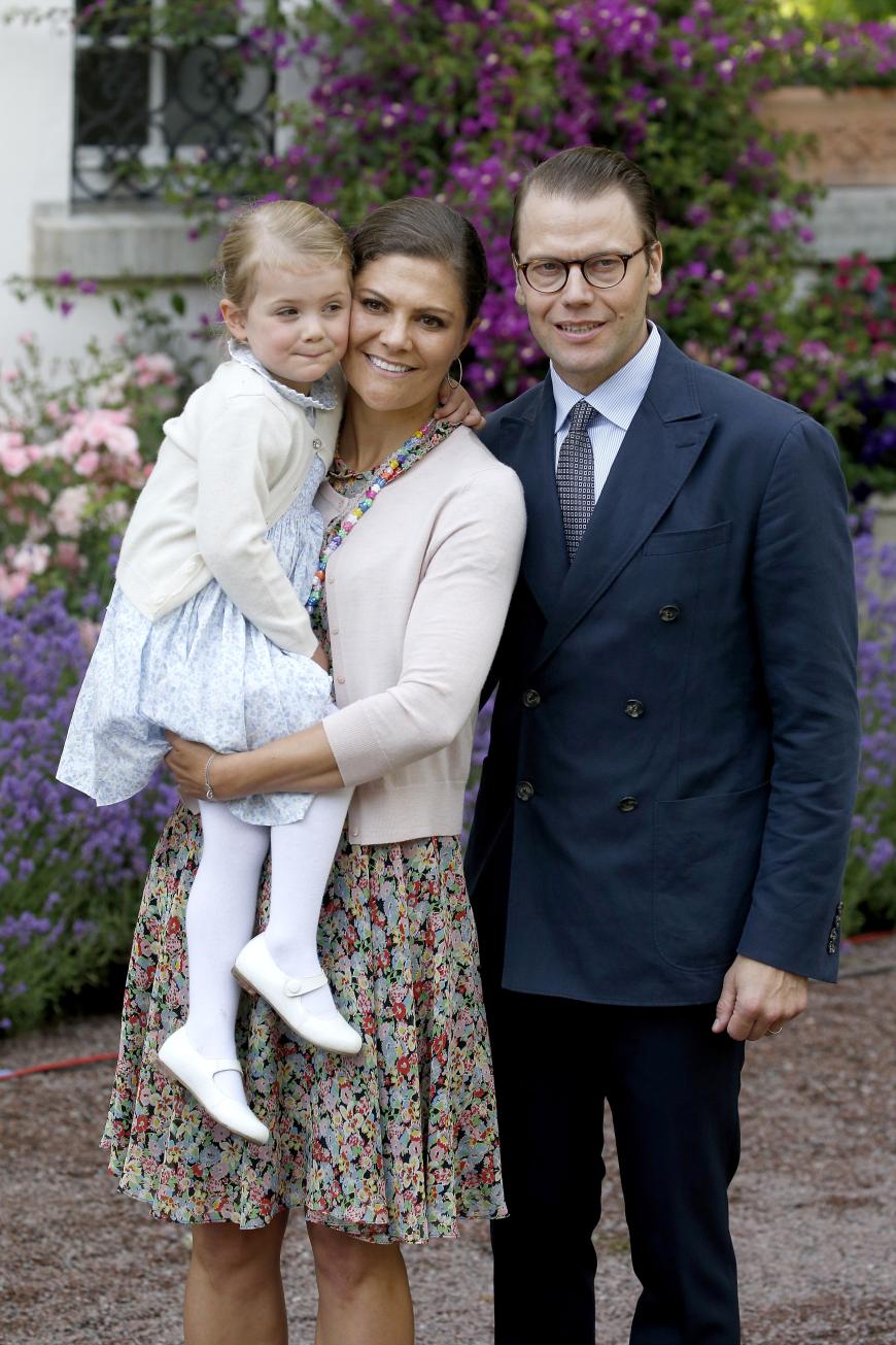 Victoria von Schweden und ihr Mann Prinz Daniel hießen gestern Abend nach Töchterchen Estelle einen kleinen Jungen willkommen.