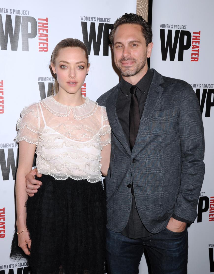 Und der Glückliche ist Co-Star Thomas Sadoski.