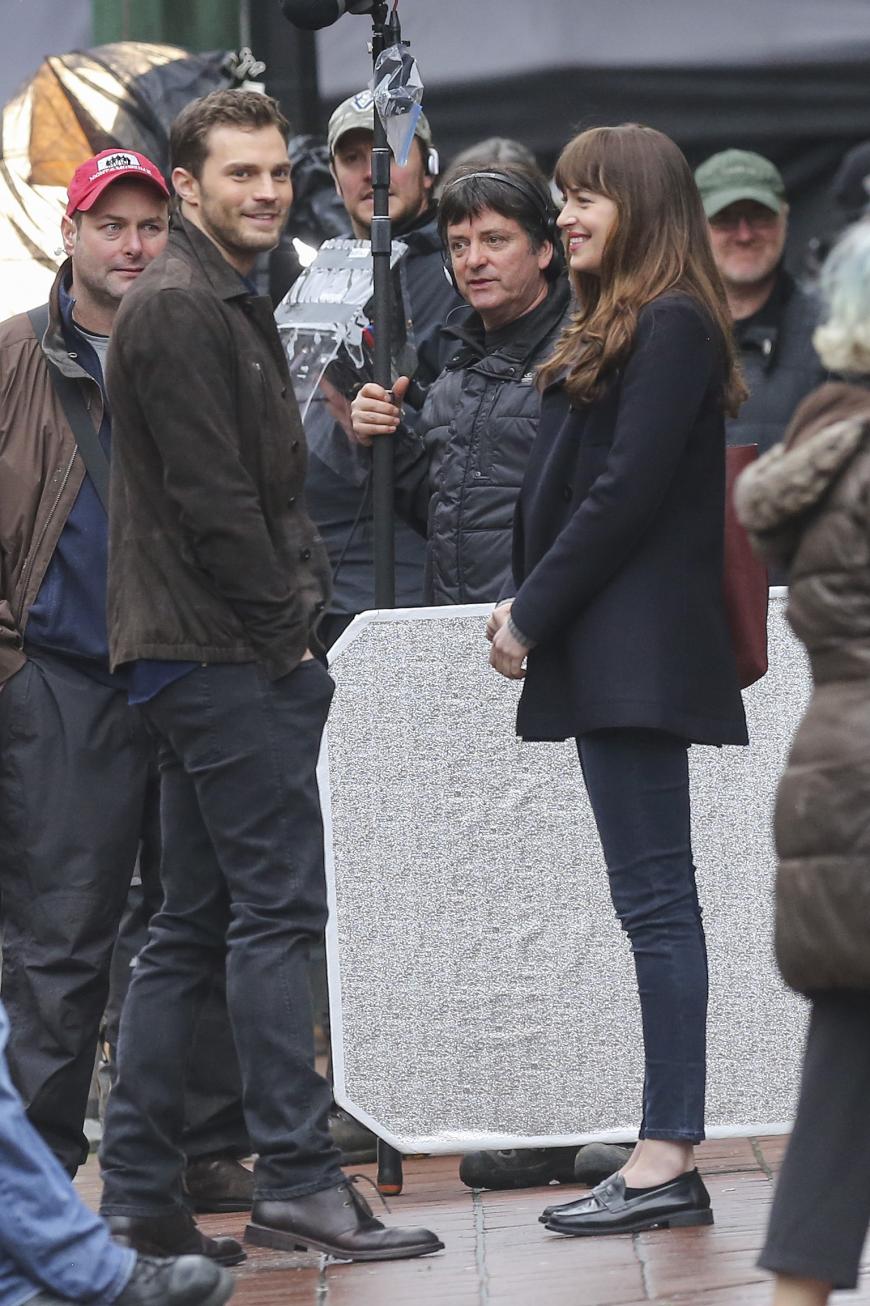 Jamie Dornan und Dakota Johnson haben Spaß am Set.