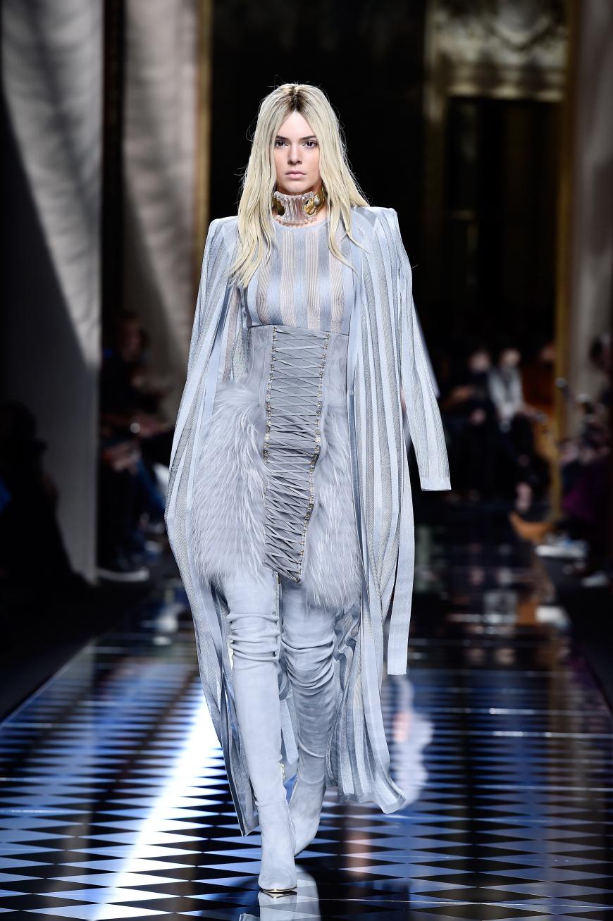 Kendall Jenner bei der Show von Balmain.