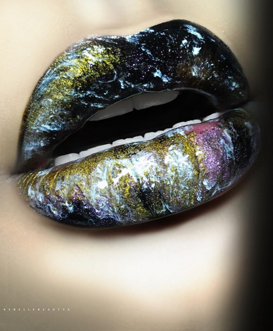 Rebellebeauty holt das Weltall auf die Lippen - Wow!
