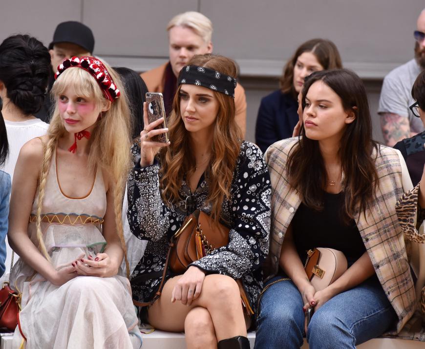 Bei der Frontrow von Chloé ähneln die Looks auch eher Verkleidungen...