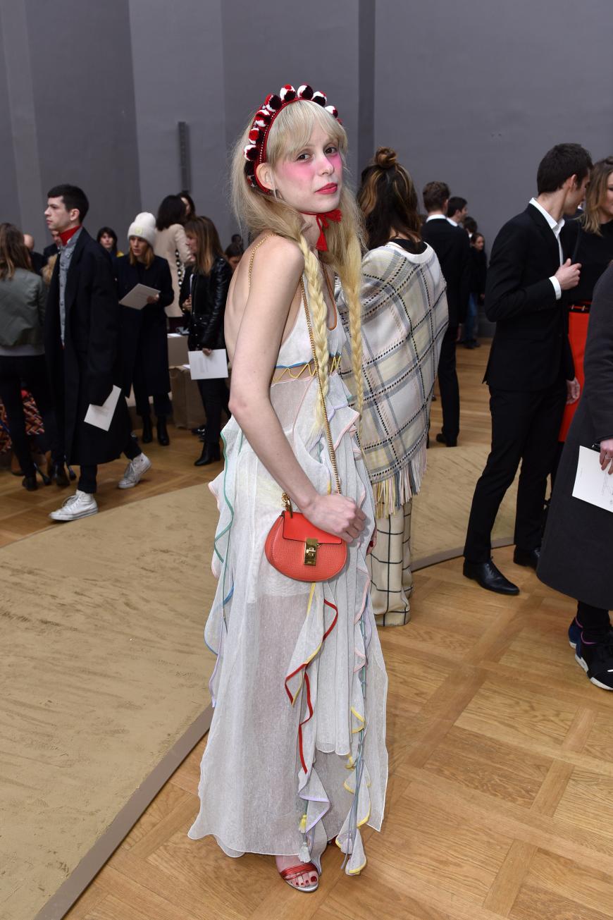 Fashion Week ist aber auch, wenn man solche Looks zu sehen bekommt, bei denen man sich wirklich fragt, ob sie ernst gemeint sind.